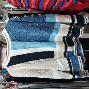 Emma James size large sweater invw233